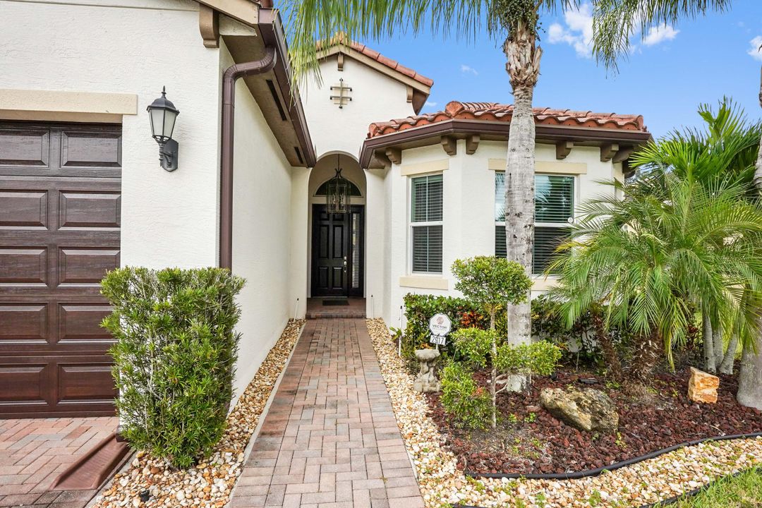 合同活跃: $599,900 (3 贝兹, 2 浴室, 1891 平方英尺)