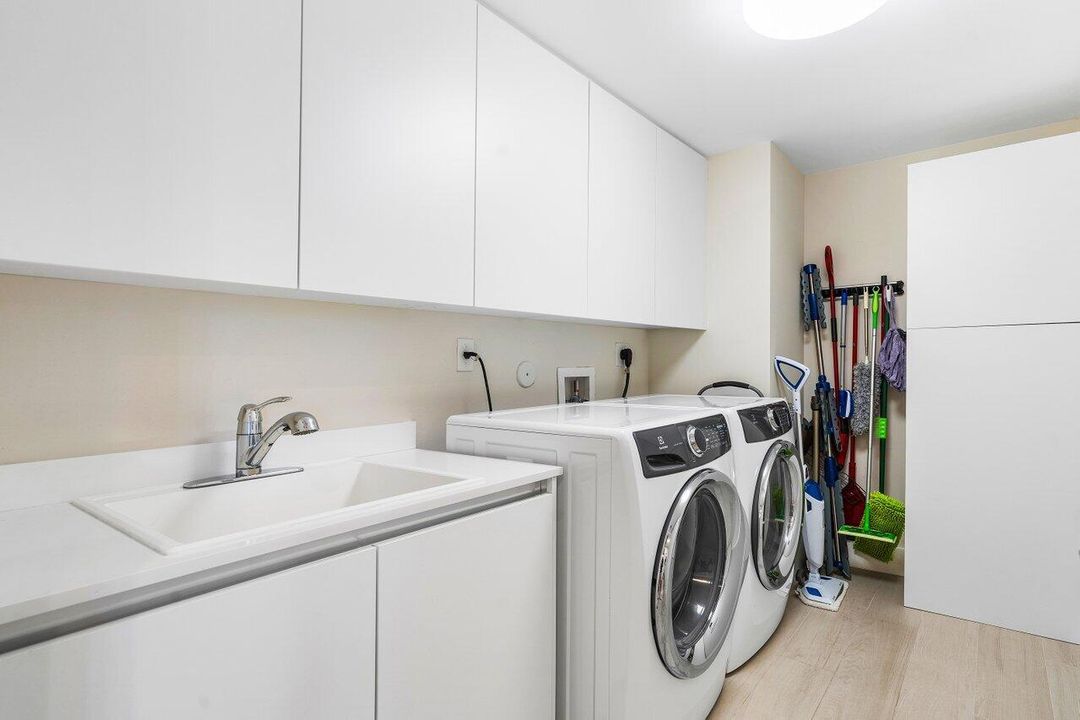 待售: $975,000 (2 贝兹, 2 浴室, 1780 平方英尺)