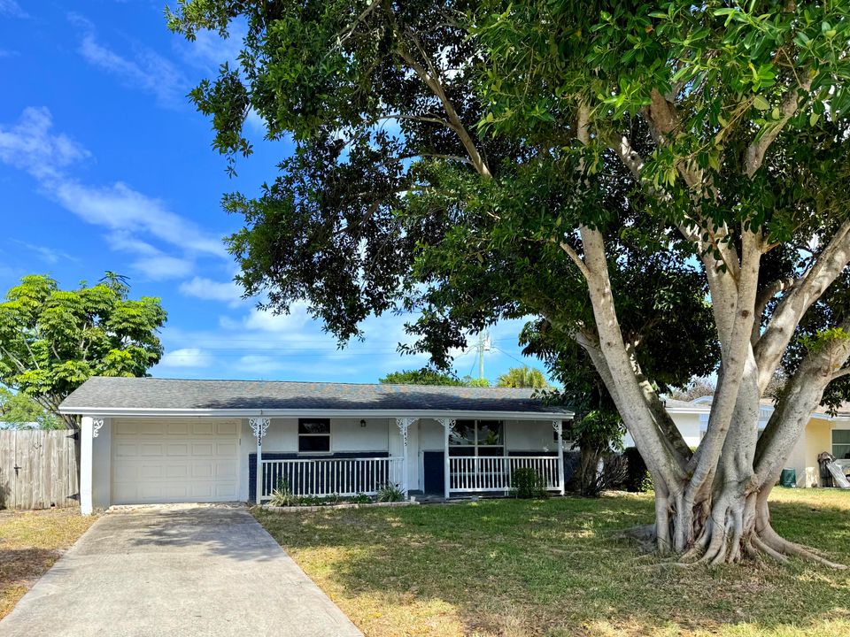 For Sale: $430,000 (4 beds, 2 baths, 2048 Square Feet)