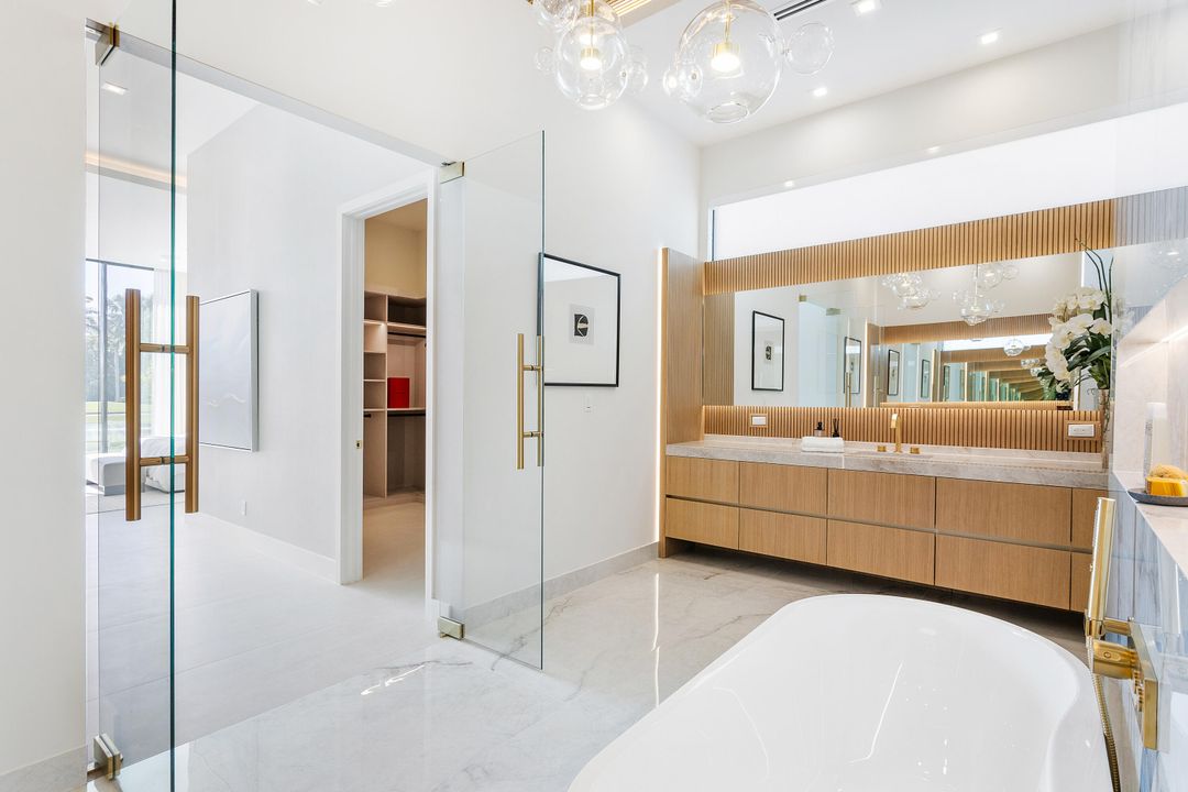 Под контрактом: $13,160,000 (5 спален, 6 ванн, 8368 Квадратных фут)