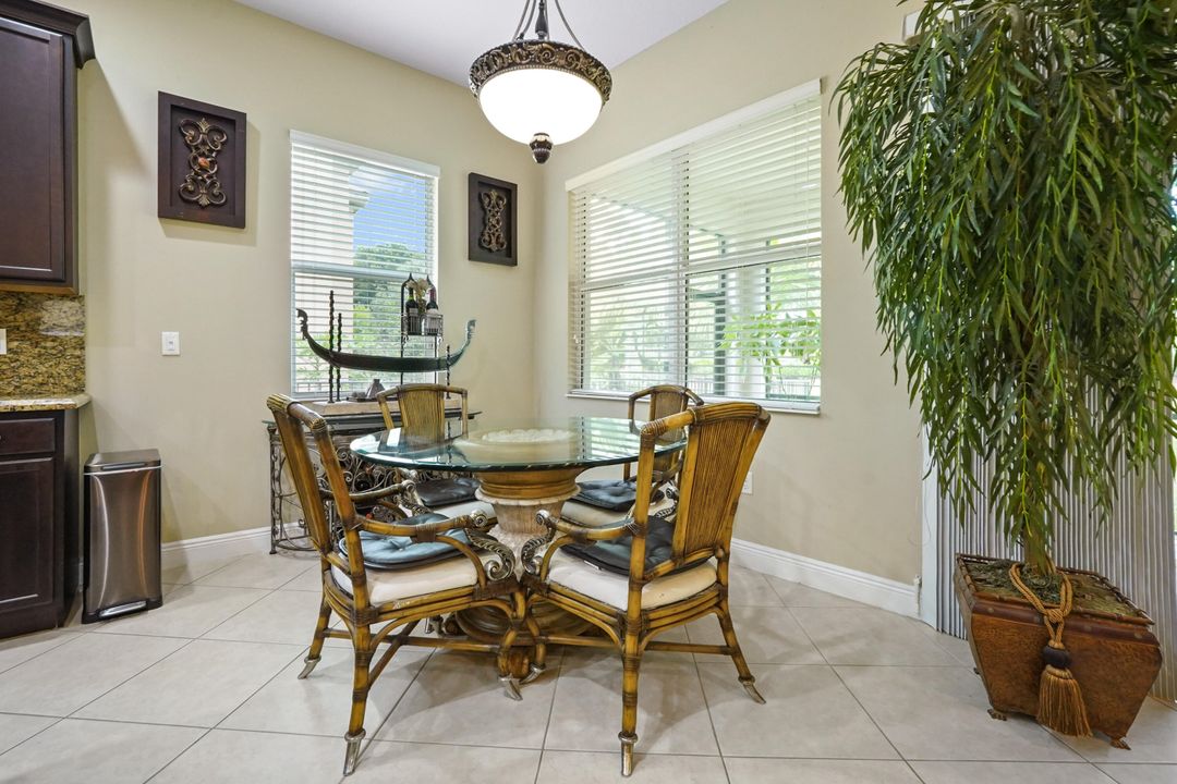 合同活跃: $599,900 (3 贝兹, 2 浴室, 1891 平方英尺)