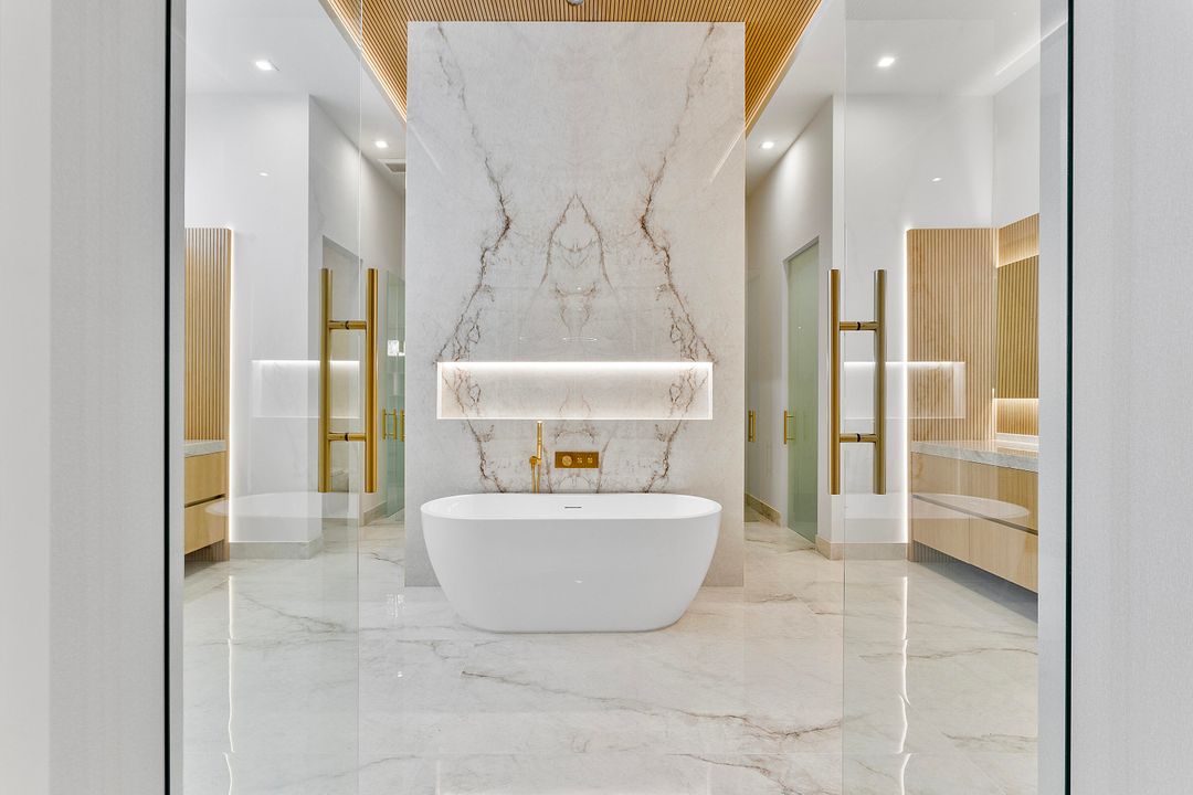 Под контрактом: $13,160,000 (5 спален, 6 ванн, 8368 Квадратных фут)