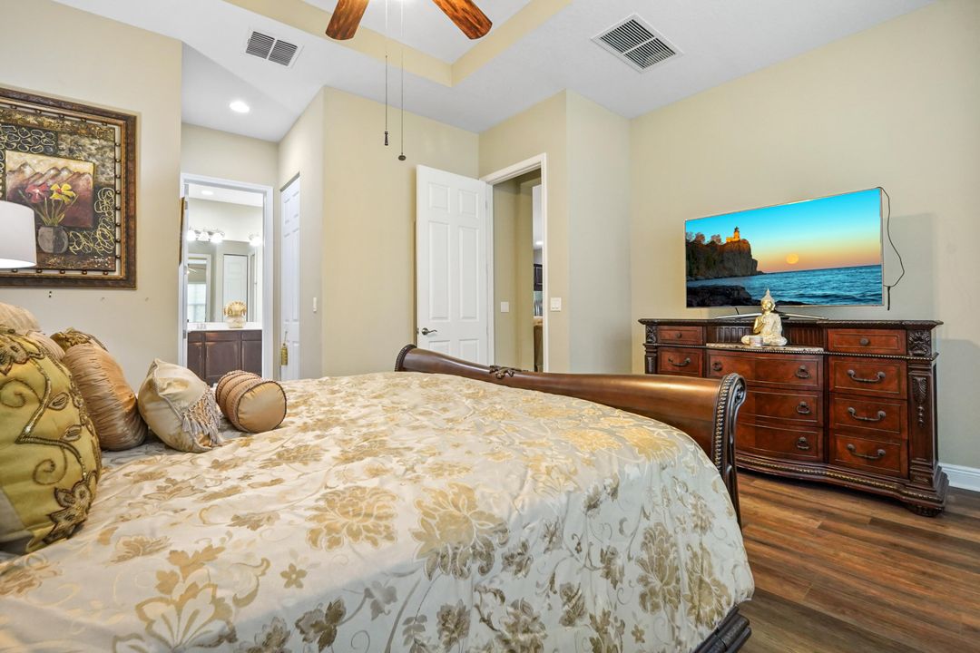 合同活跃: $599,900 (3 贝兹, 2 浴室, 1891 平方英尺)