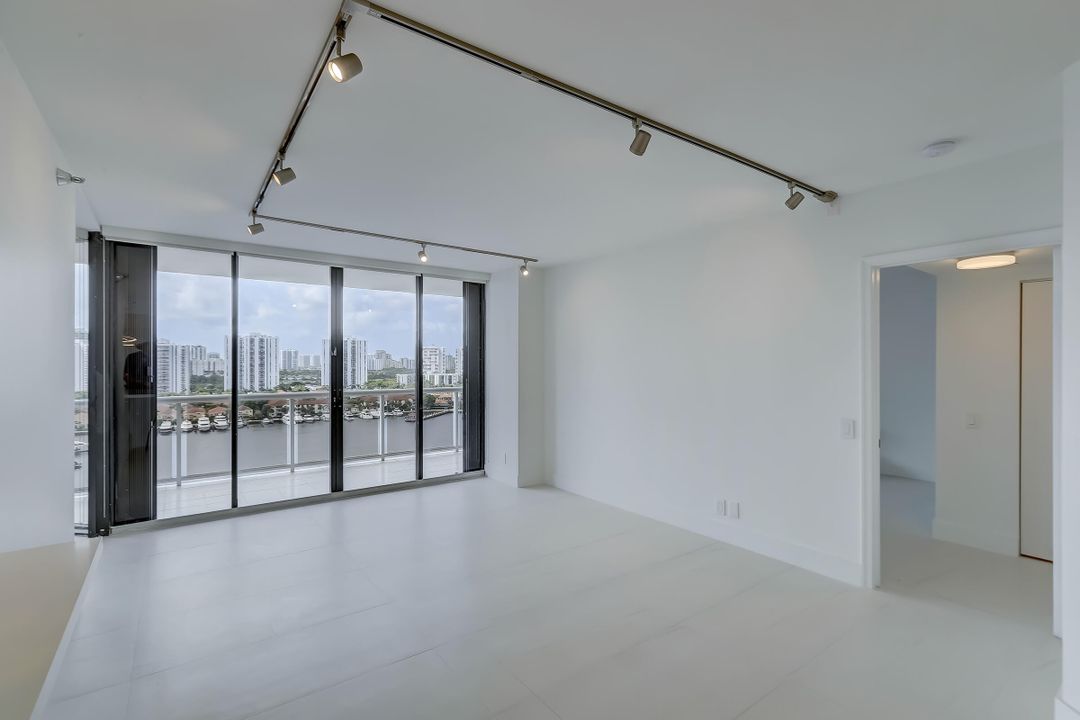 For Rent: $5,000 (2 beds, 2 baths, 1430 Square Feet)