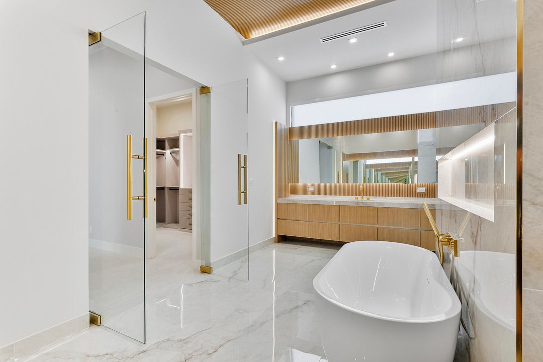 Под контрактом: $13,160,000 (5 спален, 6 ванн, 8368 Квадратных фут)