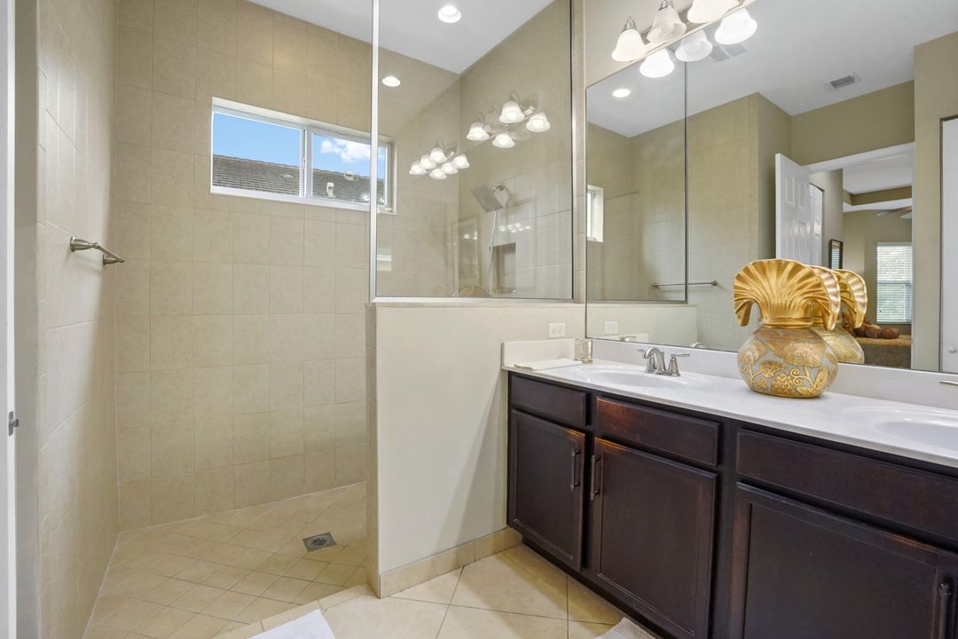 合同活跃: $599,900 (3 贝兹, 2 浴室, 1891 平方英尺)