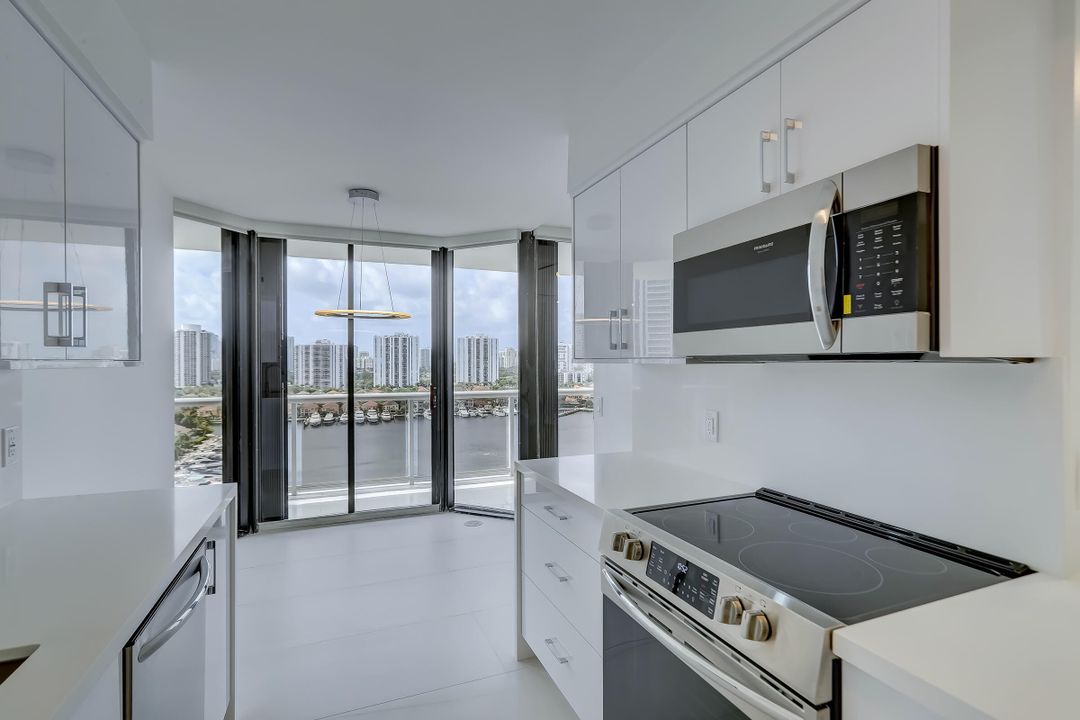 For Rent: $5,000 (2 beds, 2 baths, 1430 Square Feet)