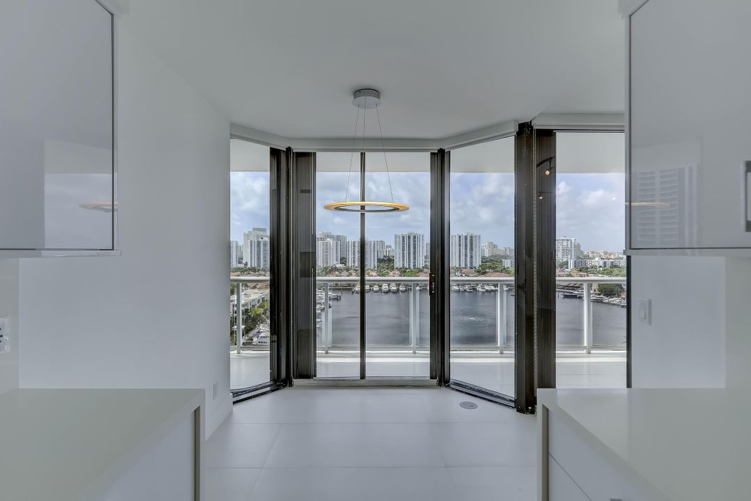 For Rent: $5,000 (2 beds, 2 baths, 1430 Square Feet)