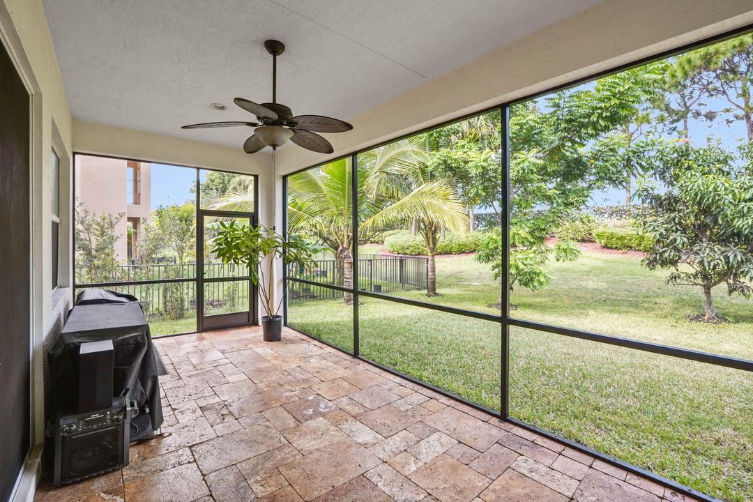 合同活跃: $599,900 (3 贝兹, 2 浴室, 1891 平方英尺)