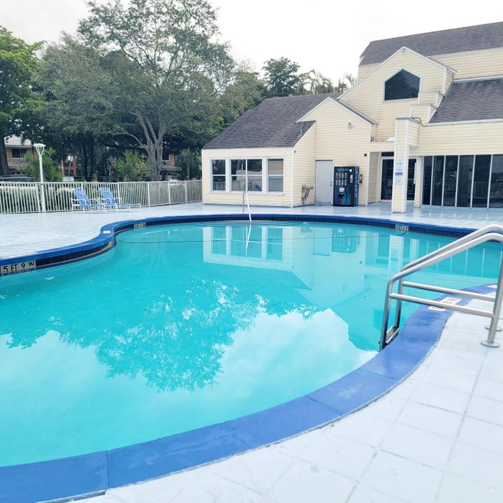 For Rent: $1,690 (1 beds, 1 baths, 802 Square Feet)