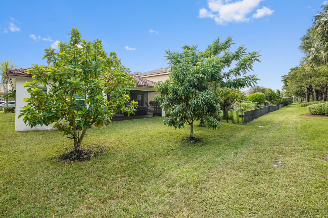 合同活跃: $599,900 (3 贝兹, 2 浴室, 1891 平方英尺)