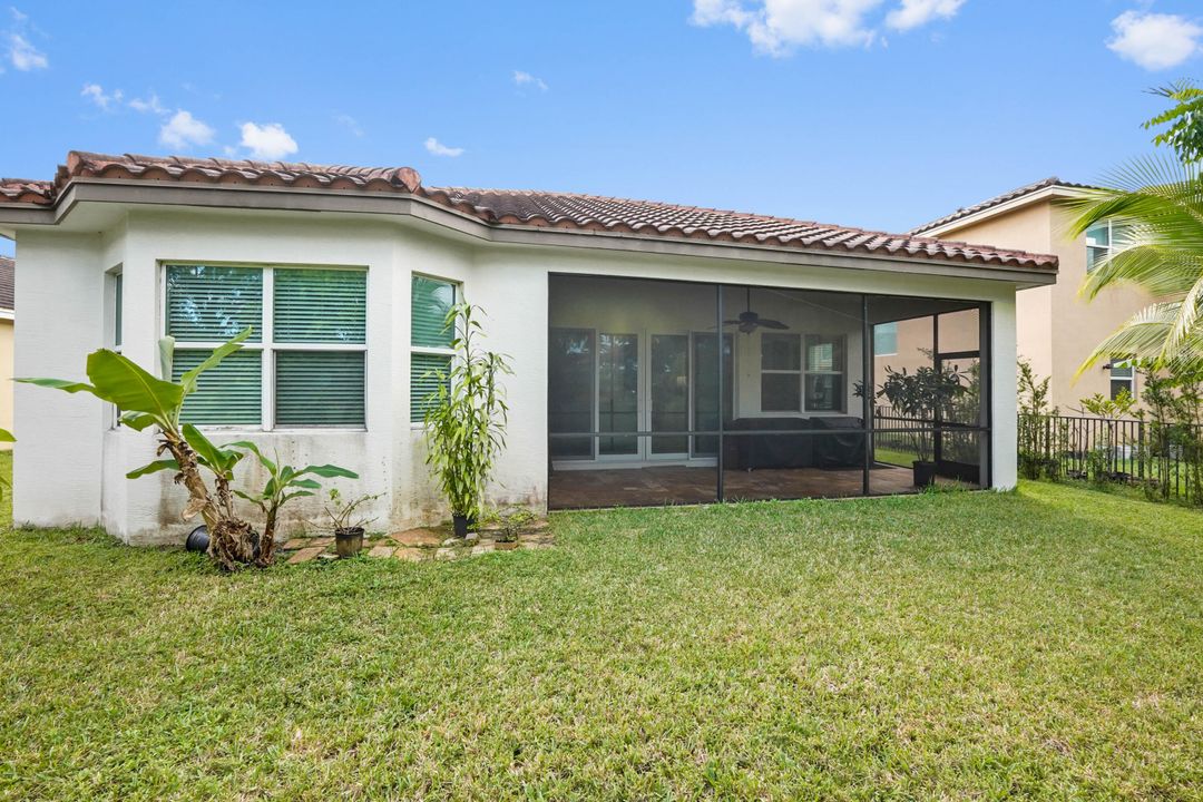 合同活跃: $599,900 (3 贝兹, 2 浴室, 1891 平方英尺)