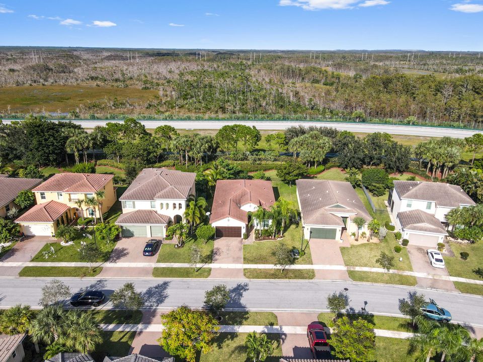 合同活跃: $599,900 (3 贝兹, 2 浴室, 1891 平方英尺)