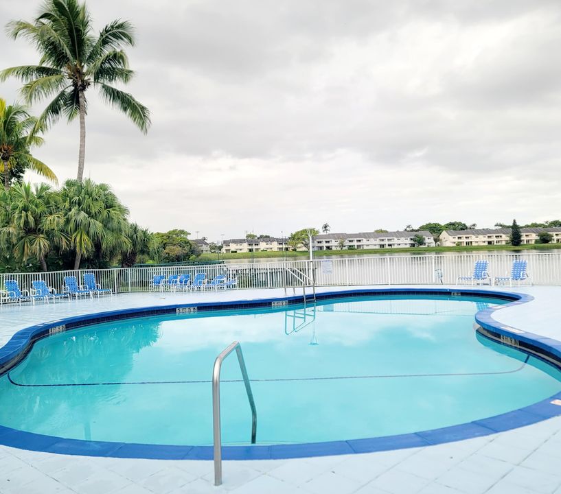 For Rent: $1,690 (1 beds, 1 baths, 802 Square Feet)