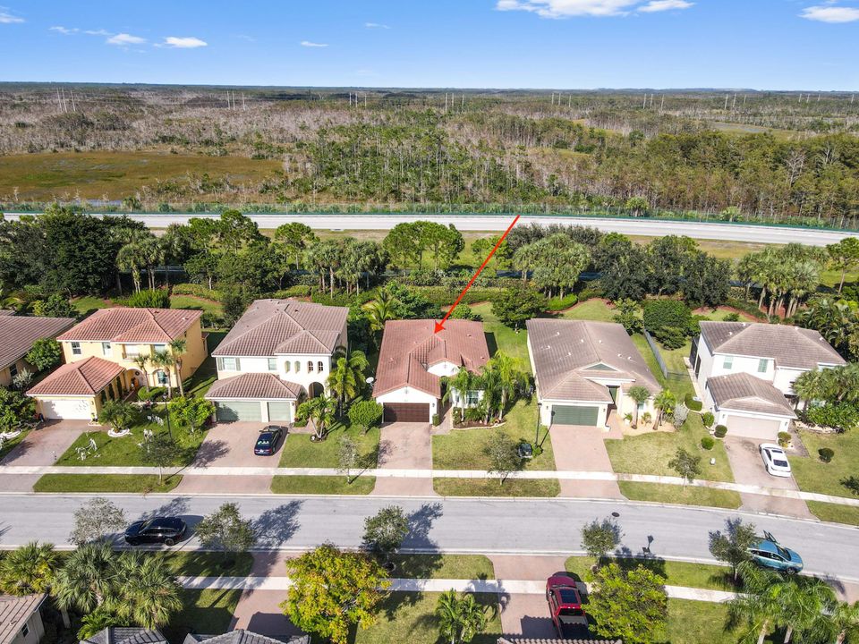 合同活跃: $599,900 (3 贝兹, 2 浴室, 1891 平方英尺)