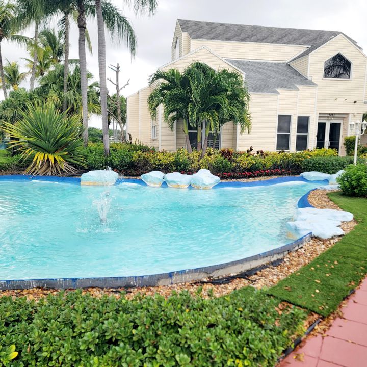 For Rent: $1,690 (1 beds, 1 baths, 802 Square Feet)