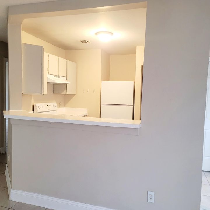 For Rent: $1,690 (1 beds, 1 baths, 802 Square Feet)