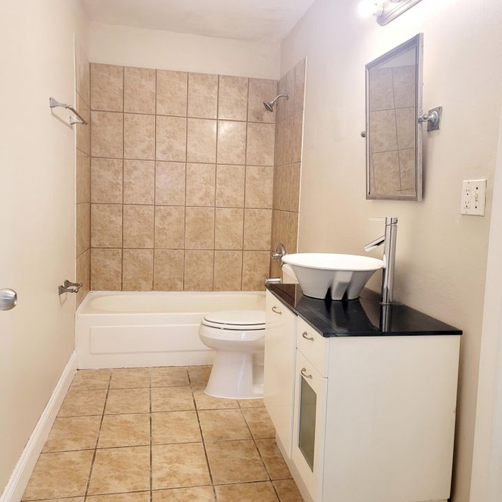 For Rent: $1,690 (1 beds, 1 baths, 802 Square Feet)