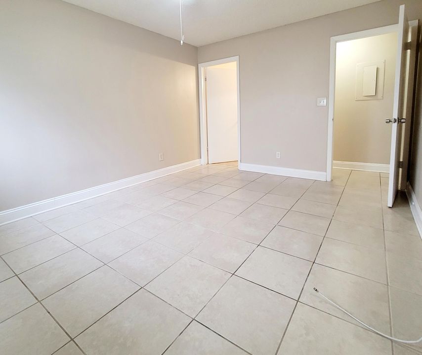 For Rent: $1,690 (1 beds, 1 baths, 802 Square Feet)