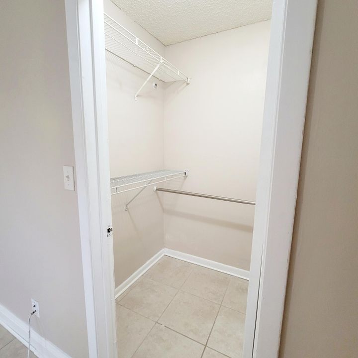 For Rent: $1,690 (1 beds, 1 baths, 802 Square Feet)