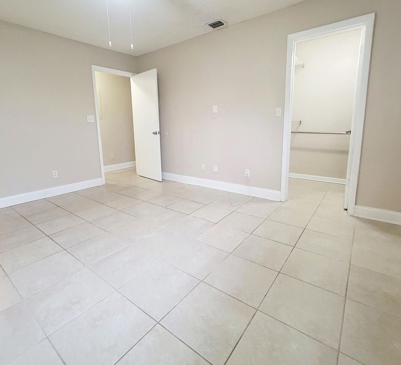 For Rent: $1,690 (1 beds, 1 baths, 802 Square Feet)