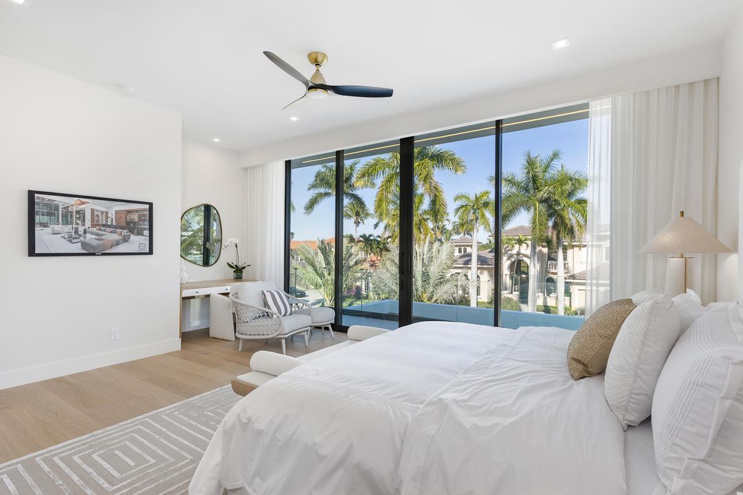 Под контрактом: $13,160,000 (5 спален, 6 ванн, 8368 Квадратных фут)