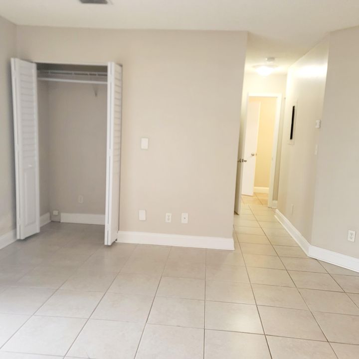 For Rent: $1,690 (1 beds, 1 baths, 802 Square Feet)