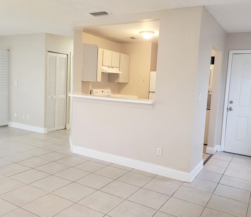 For Rent: $1,690 (1 beds, 1 baths, 802 Square Feet)