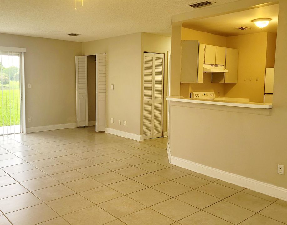 For Rent: $1,690 (1 beds, 1 baths, 802 Square Feet)
