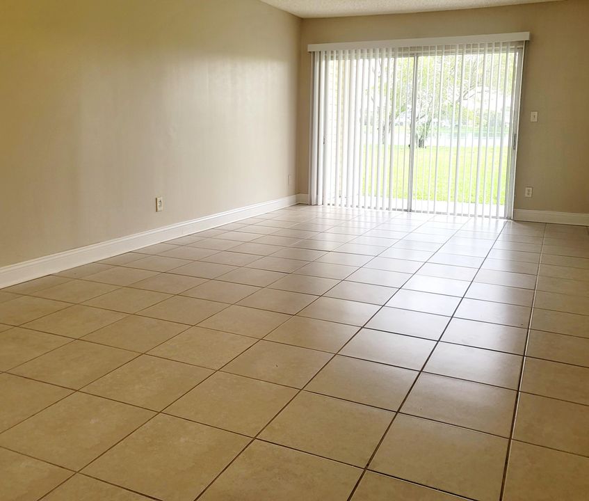 For Rent: $1,690 (1 beds, 1 baths, 802 Square Feet)