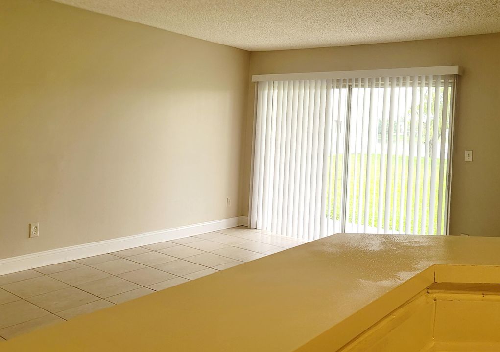 For Rent: $1,690 (1 beds, 1 baths, 802 Square Feet)