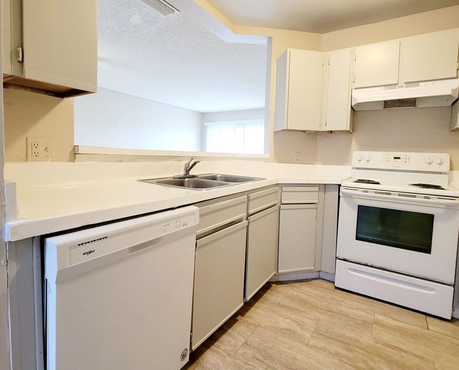 For Rent: $1,690 (1 beds, 1 baths, 802 Square Feet)