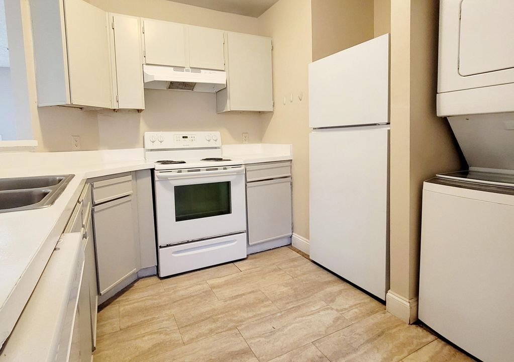 For Rent: $1,690 (1 beds, 1 baths, 802 Square Feet)