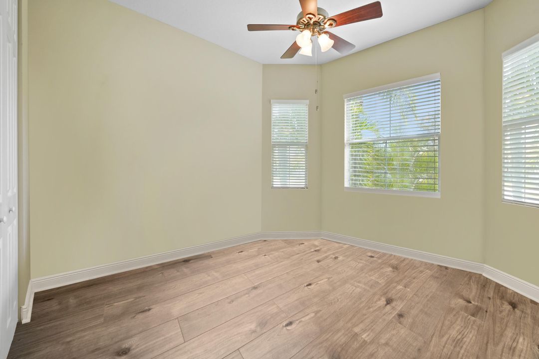 合同活跃: $599,900 (3 贝兹, 2 浴室, 1891 平方英尺)