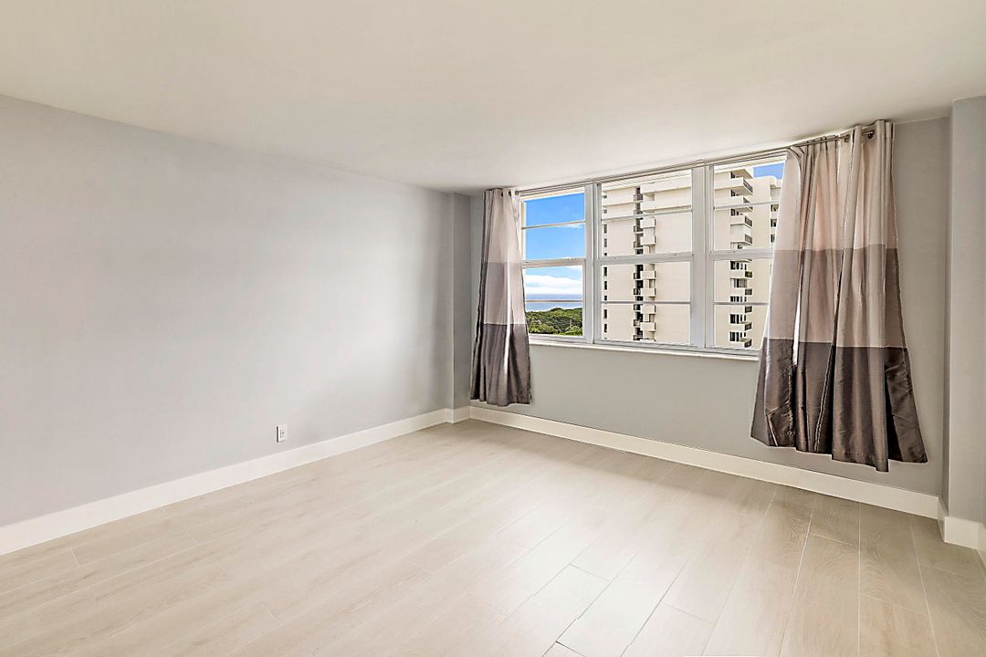 For Rent: $4,500 (1 beds, 1 baths, 734 Square Feet)