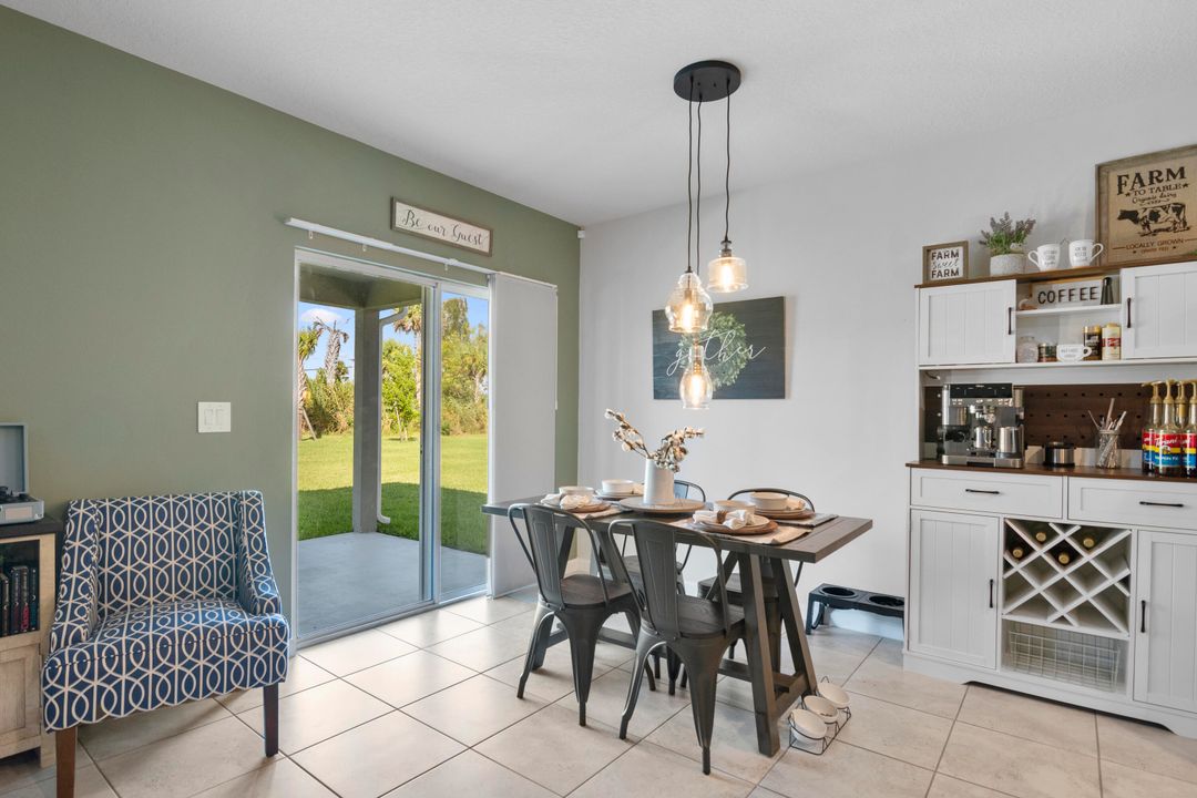 合同活跃: $372,750 (4 贝兹, 2 浴室, 1715 平方英尺)