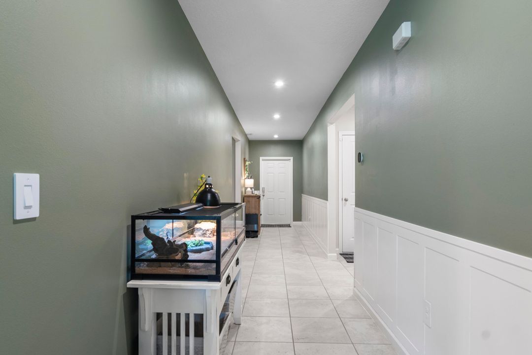 合同活跃: $372,750 (4 贝兹, 2 浴室, 1715 平方英尺)