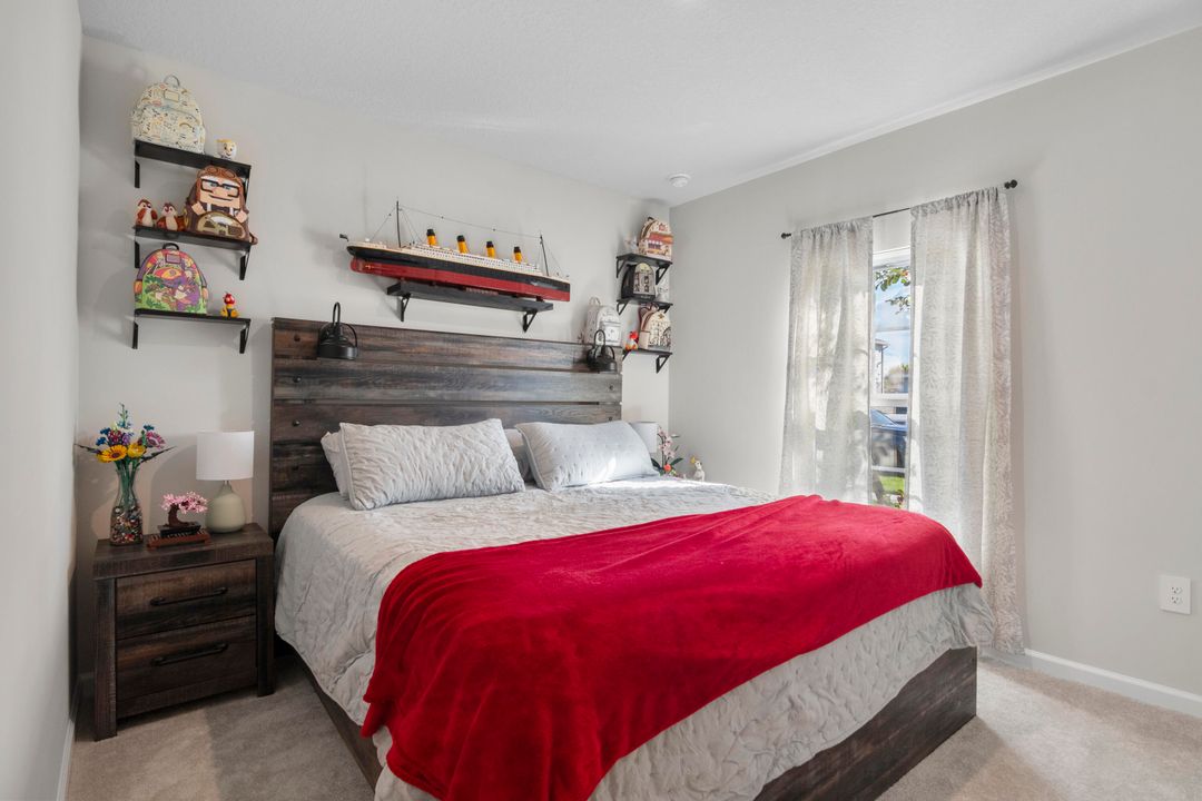 合同活跃: $372,750 (4 贝兹, 2 浴室, 1715 平方英尺)