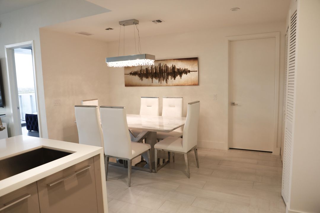 For Sale: $510,000 (2 beds, 2 baths, 990 Square Feet)