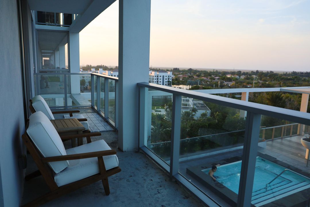 For Sale: $510,000 (2 beds, 2 baths, 990 Square Feet)