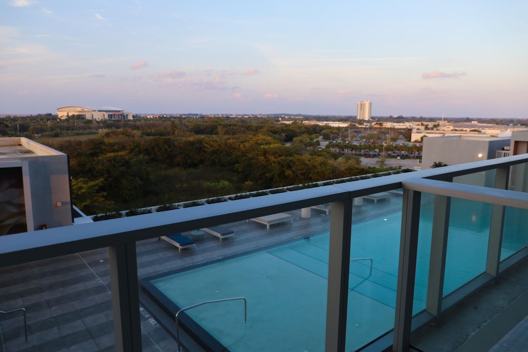 For Sale: $510,000 (2 beds, 2 baths, 990 Square Feet)