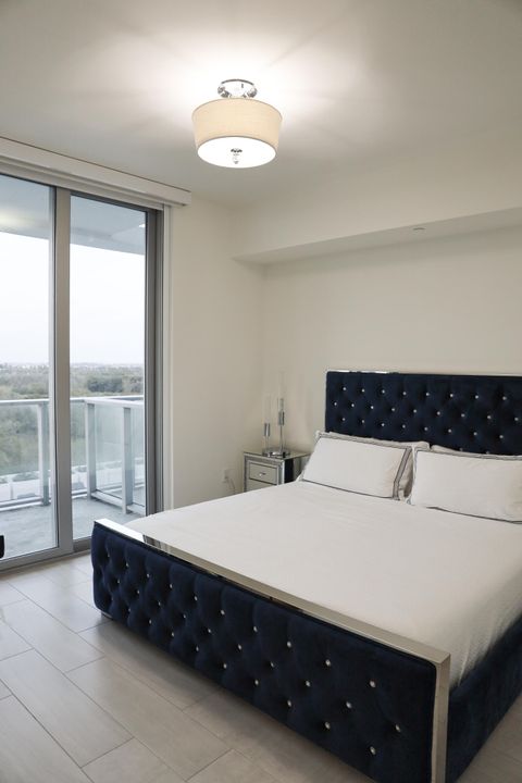 For Sale: $510,000 (2 beds, 2 baths, 990 Square Feet)