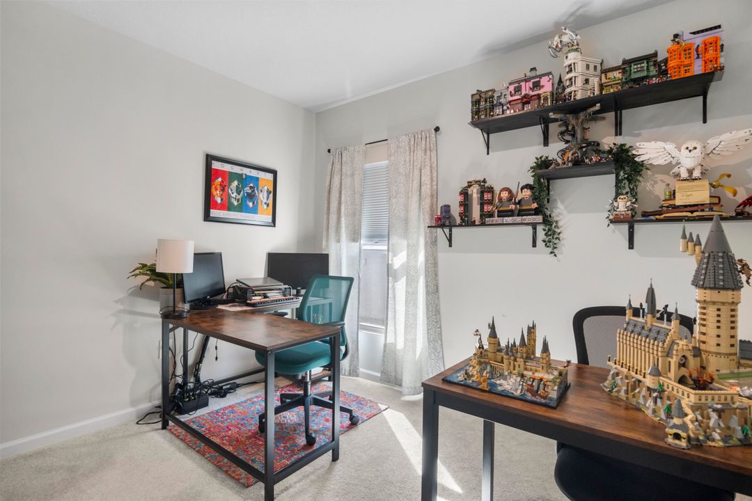 合同活跃: $372,750 (4 贝兹, 2 浴室, 1715 平方英尺)