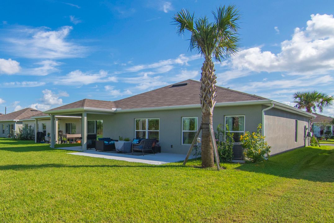 合同活跃: $372,750 (4 贝兹, 2 浴室, 1715 平方英尺)