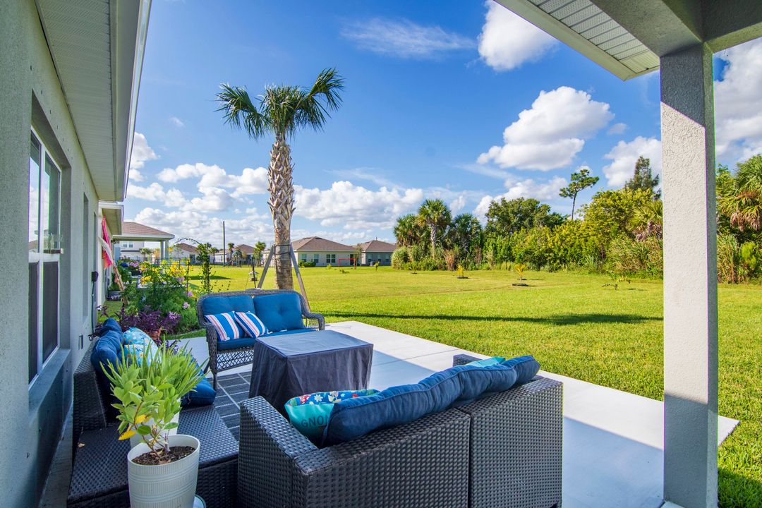 合同活跃: $372,750 (4 贝兹, 2 浴室, 1715 平方英尺)