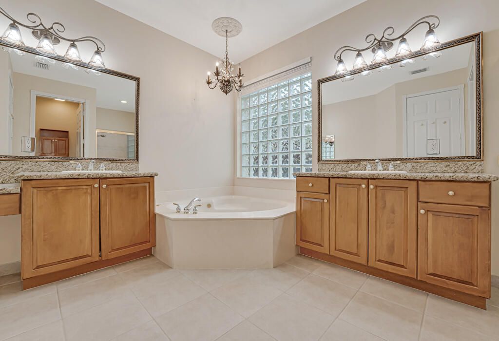 Active With Contract: $599,000 (3 beds, 2 baths, 2471 Square Feet)