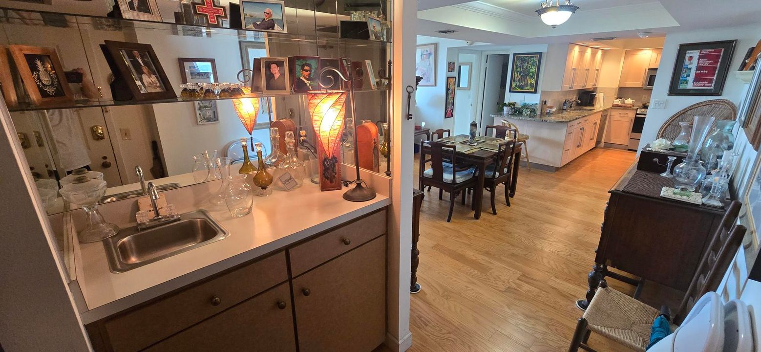 For Sale: $329,000 (2 beds, 2 baths, 1170 Square Feet)