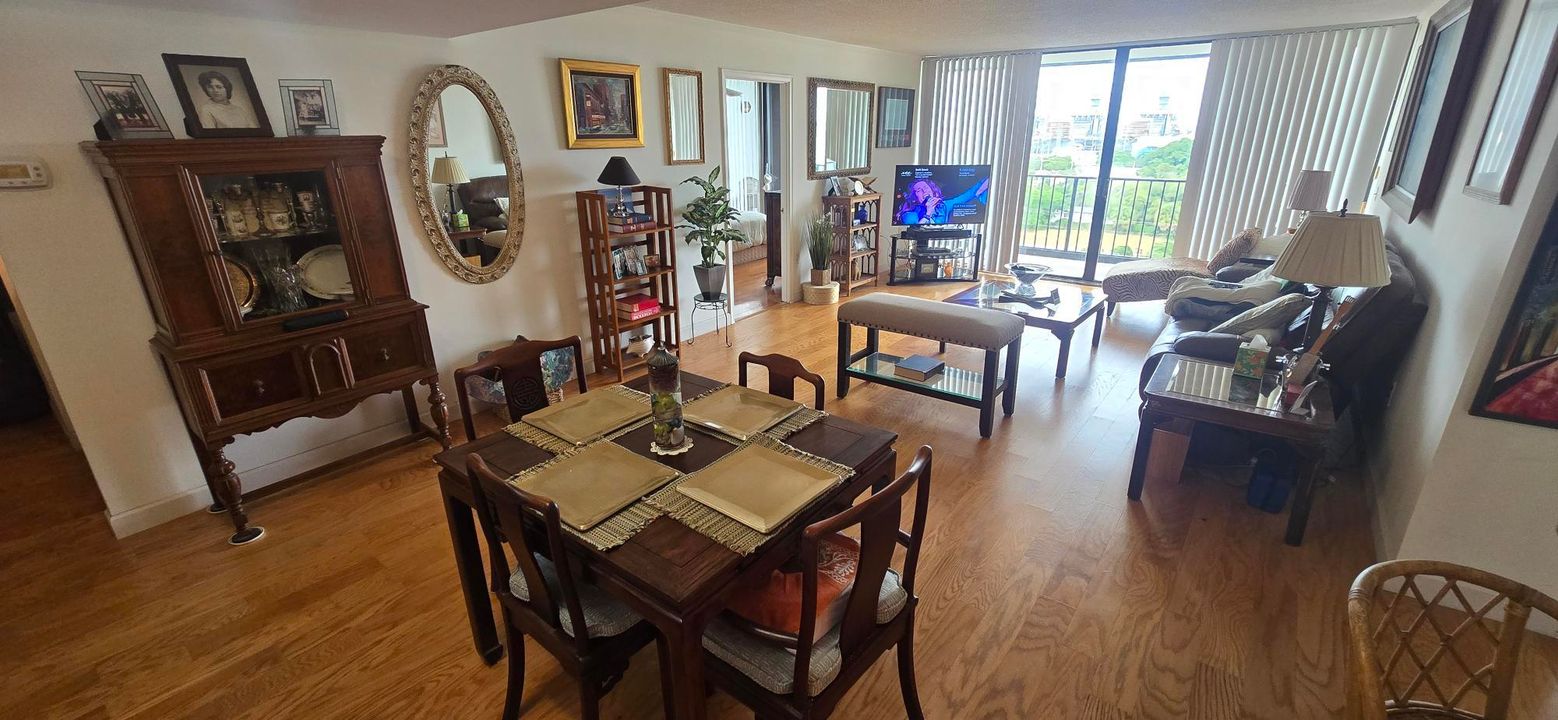 For Sale: $329,000 (2 beds, 2 baths, 1170 Square Feet)