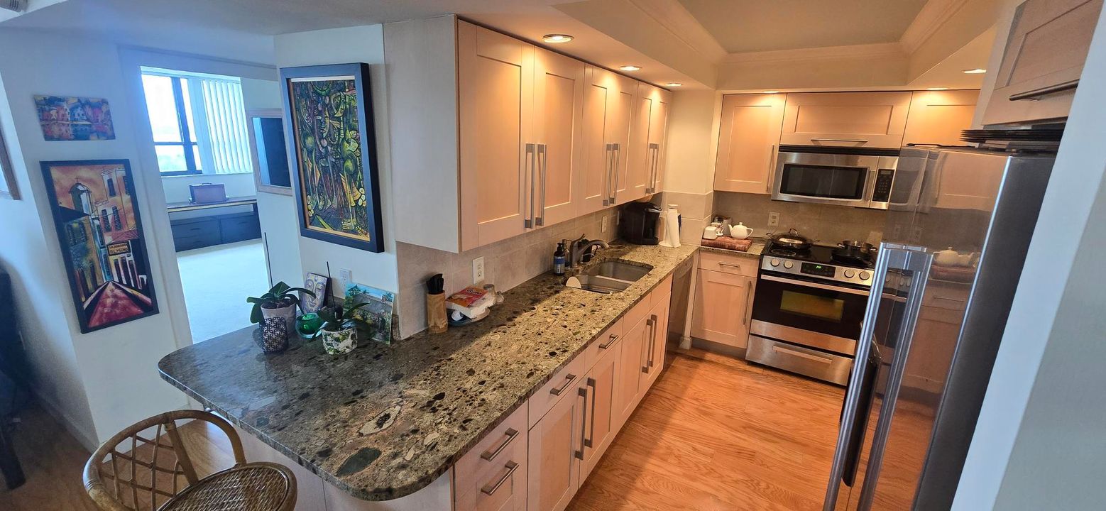 For Sale: $329,000 (2 beds, 2 baths, 1170 Square Feet)