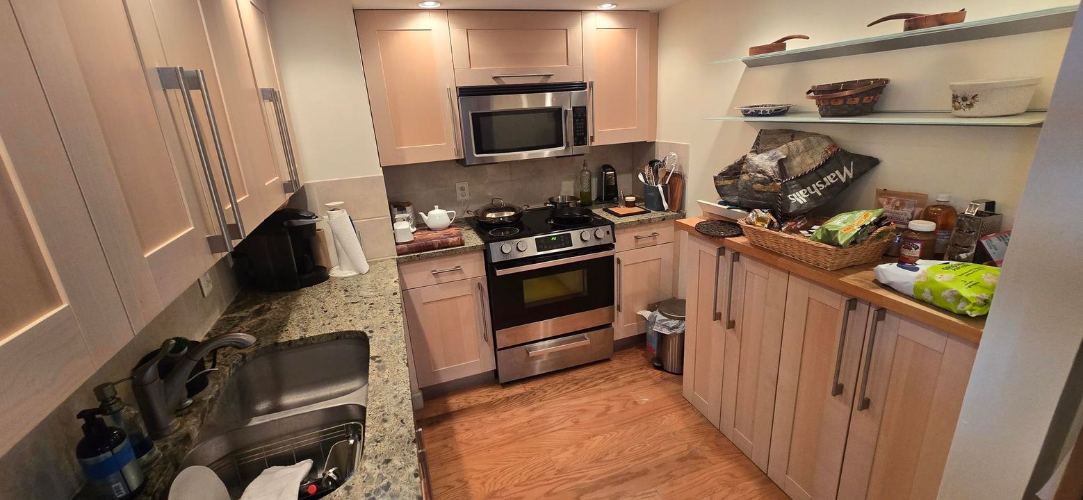 For Sale: $329,000 (2 beds, 2 baths, 1170 Square Feet)